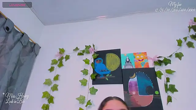 Snapshot of Mxss_Honey chatting on 19, 12, 2025 Mxss Honey online show from 19, 12, 2025