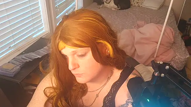 Snapshot of EmberLee chatting on 5, 12, 2025 EmberLee online show from 5, 12, 2025