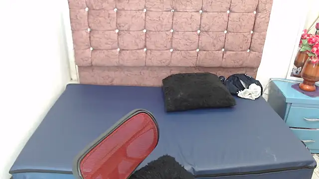 lily jamesx online show from 19, 11, 2025