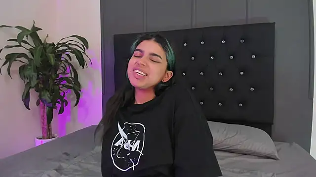 lyra-rain online show from 2, 3, 2025