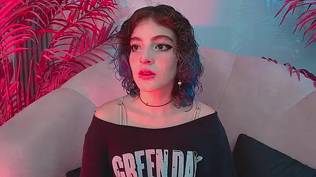 EvaHalsey online show from 6, 11, 2025