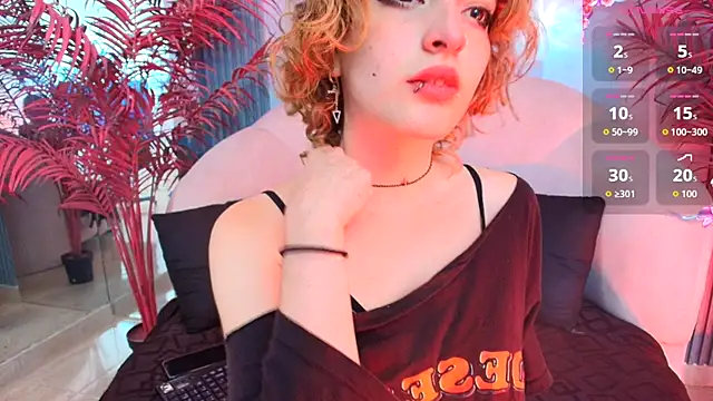 EvaHalsey online show from 8, 9, 2025