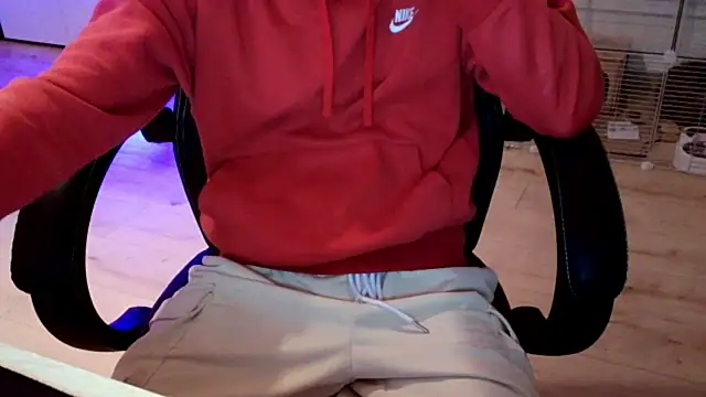 Snapshot of ElViko11 chatting on 8, 11, 2025 ElViko11 online show from 8, 11, 2025