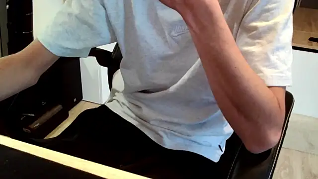 Snapshot of ElViko11 chatting on 30, 10, 2025 ElViko11 online show from 30, 10, 2025