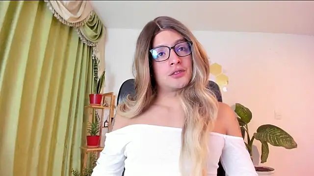 Snapshot of LukaCastillo chatting on 10, 7, 2026 LukaCastillo online show from 10, 7, 2026