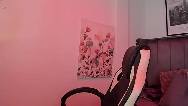 Alaia Cute online show from 23, 9, 2025