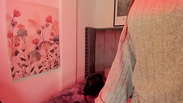 Alaia Cute online show from 15, 11, 2025