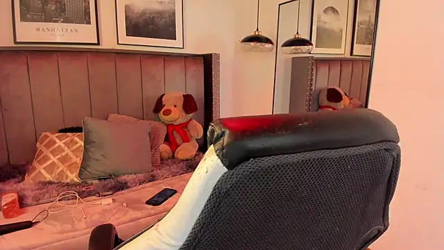 Alaia Cute online show from 20, 9, 2025