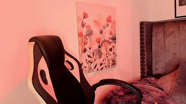 Alaia Cute online show from 23, 12, 2025