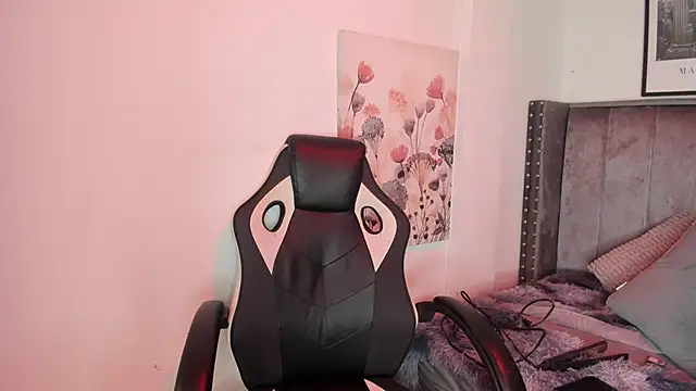 Alaia Cute online show from 18, 12, 2025