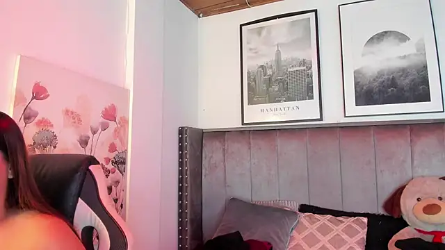 Alaia Cute online show from 5, 10, 2025