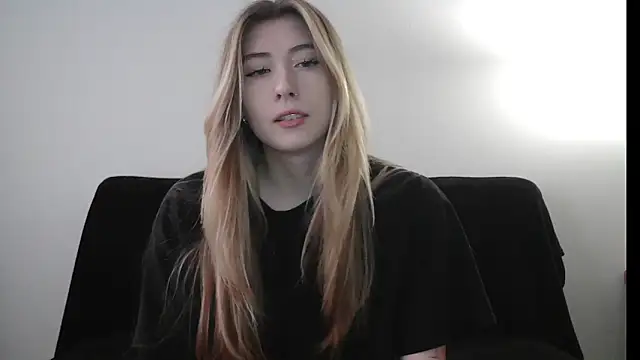 ErikaShyy online show from 22, 12, 2025