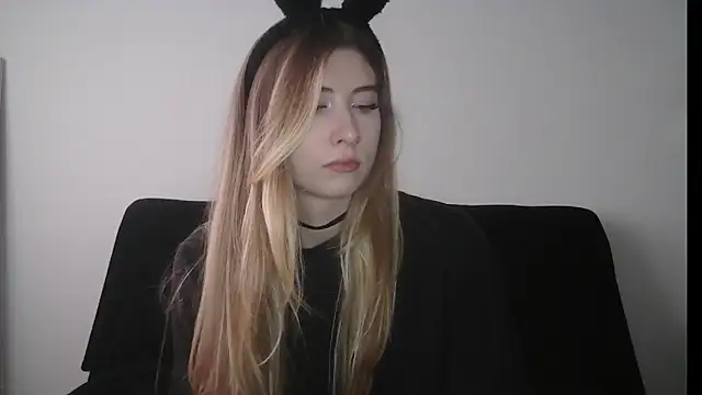 ErikaShyy online show from 8, 10, 2025