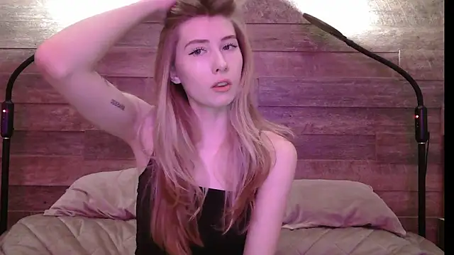 ErikaShyy online show from 11, 3, 2025