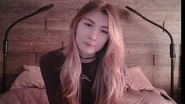 ErikaShyy online show from 10, 3, 2025