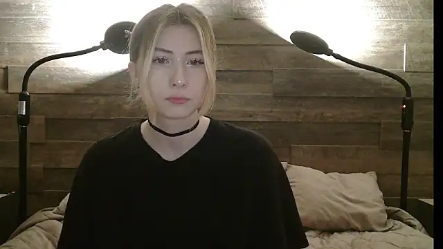 ErikaShyy online show from 2, 12, 2025