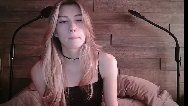 ErikaShyy online show from 18, 3, 2025