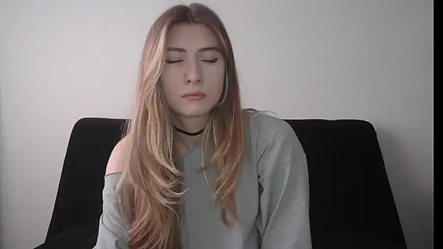 ErikaShyy online show from 14, 10, 2025