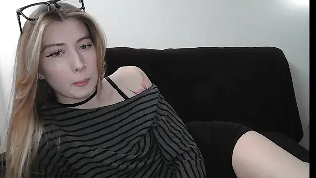ErikaShyy online show from 12, 3, 2026