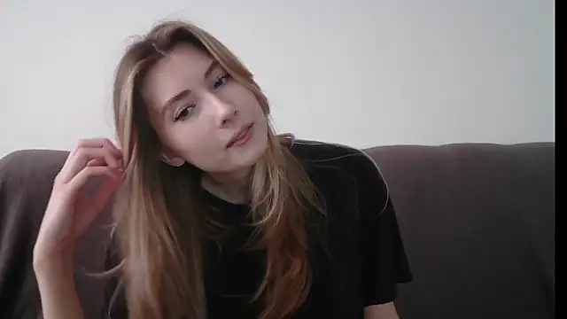 ErikaShyy online show from 6, 2, 2025