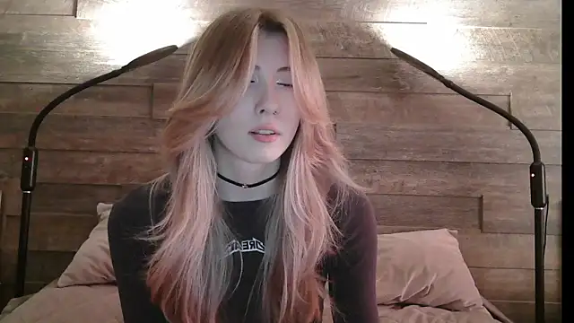 ErikaShyy online show from 10, 3, 2025