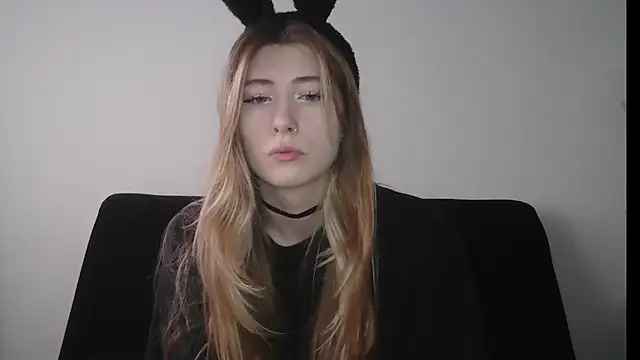 ErikaShyy online show from 15, 10, 2025