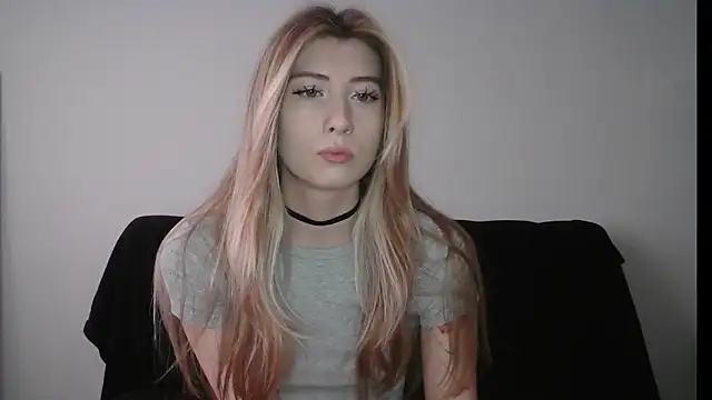 ErikaShyy online show from 28, 10, 2025