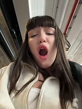 Sophie Avory online show from 27, 2, 2025