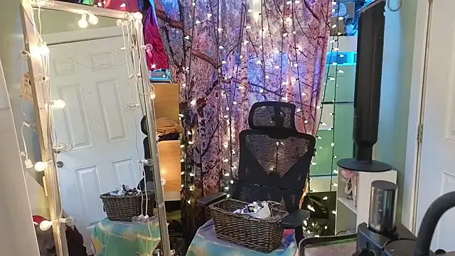 cunty tranny lydia online show from 5, 4, 2026