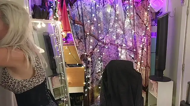 cunty tranny lydia online show from 20, 3, 2026