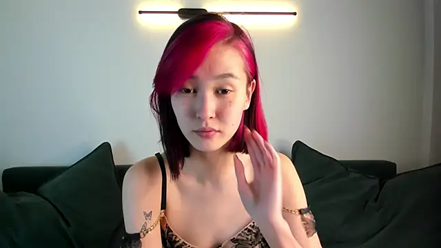 Lola Peach online show from 20, 9, 2025