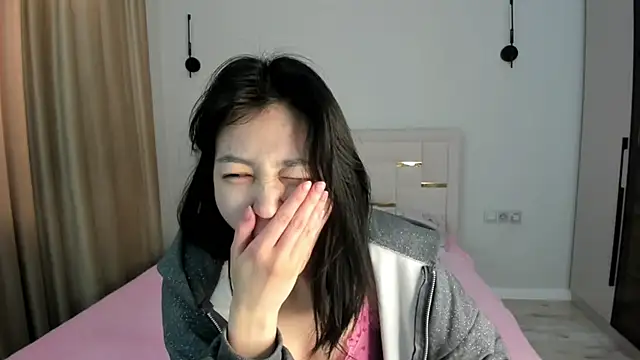 Lola Peach online show from 11, 4, 2026