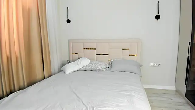 Lola Peach online show from 28, 2, 2026