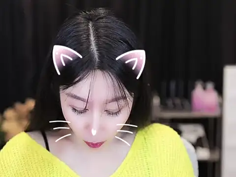 Nuyoah-77 online show from 4, 10, 2025