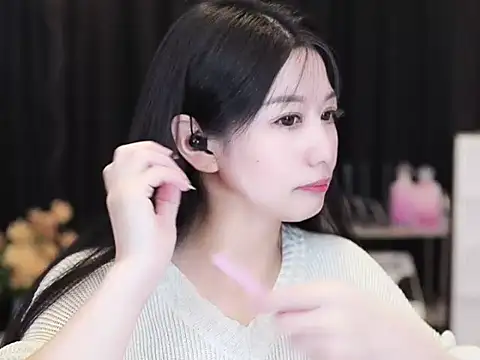 Nuyoah-77 online show from 3, 10, 2025