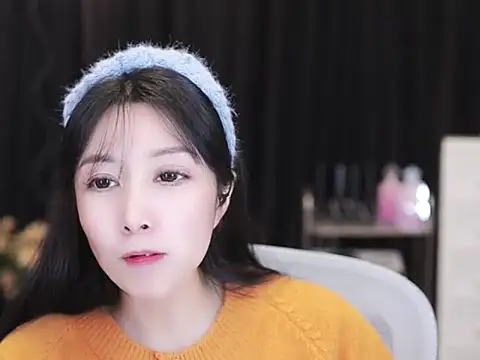 Nuyoah-77 online show from 1, 12, 2025