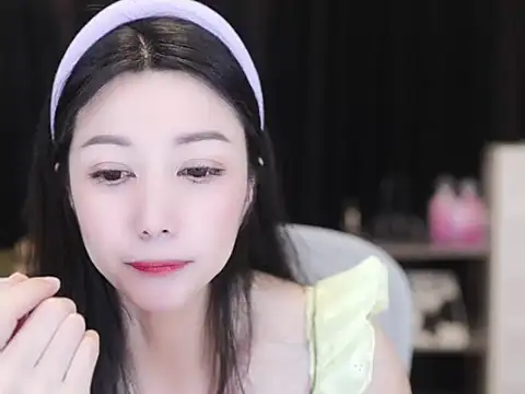 Nuyoah-77 online show from 7, 10, 2025