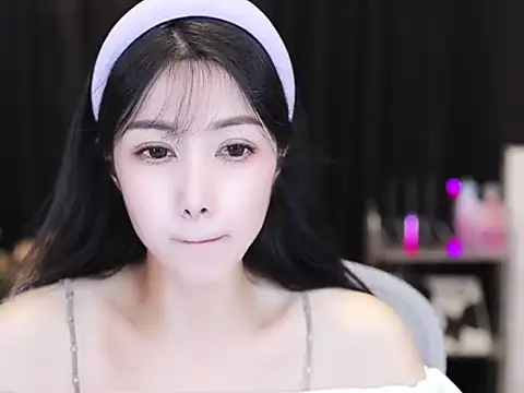 Nuyoah-77 online show from 15, 9, 2025