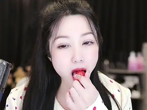 Nuyoah-77 online show from 5, 3, 2025