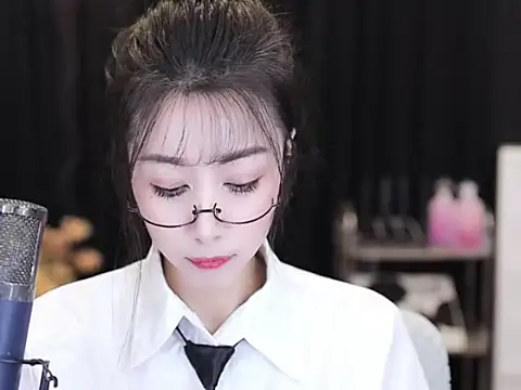 Nuyoah-77 online show from 23, 9, 2025