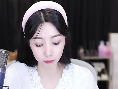 Nuyoah-77 online show from 11, 9, 2025