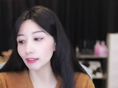 Nuyoah-77 online show from 7, 11, 2025