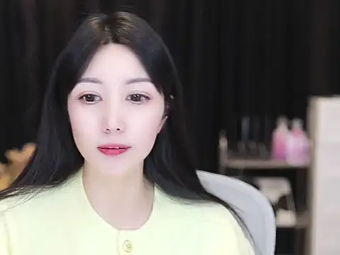 Nuyoah-77 online show from 4, 11, 2025