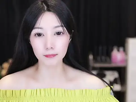 Nuyoah-77 online show from 5, 10, 2025