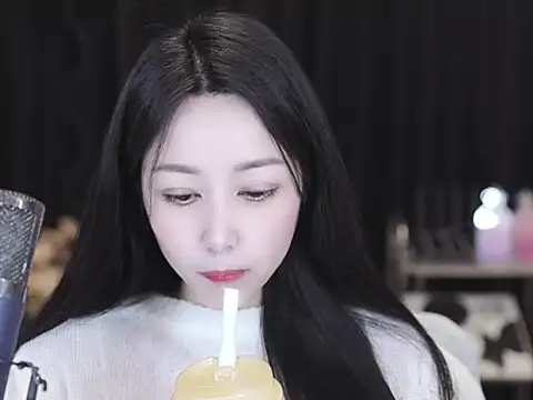 Nuyoah-77 online show from 22, 3, 2026