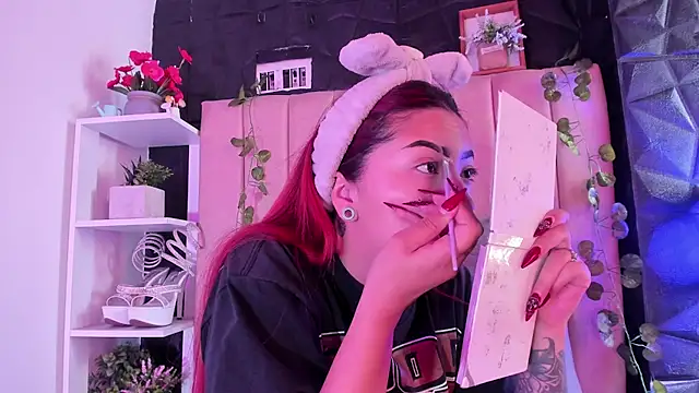 Snapshot of Mia_Rinn chatting on 5, 2, 2026 Mia Rinn online show from 5, 2, 2026