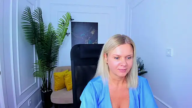 AgathaKlouin online show from 27, 11, 2025