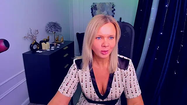 AgathaKlouin online show from 21, 12, 2025