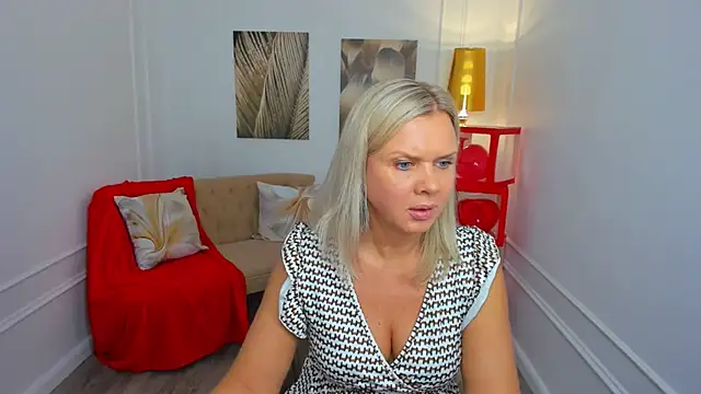 AgathaKlouin online show from 10, 2, 2026