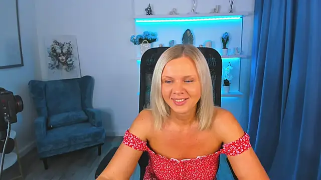 AgathaKlouin online show from 4, 10, 2025